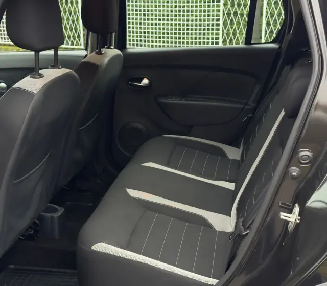 DACIA Logan TCe 90 S&S Stepway Celebration