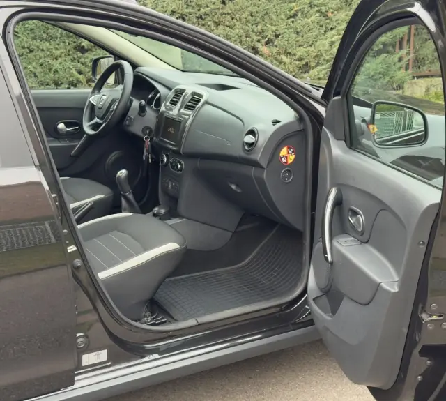 DACIA Logan TCe 90 S&S Stepway Celebration