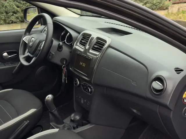 DACIA Logan TCe 90 S&S Stepway Celebration