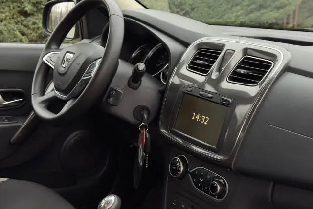 DACIA Logan TCe 90 S&S Stepway Celebration