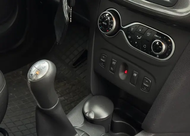 DACIA Logan TCe 90 S&S Stepway Celebration