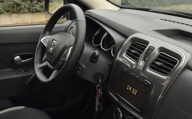 DACIA Logan TCe 90 S&S Stepway Celebration