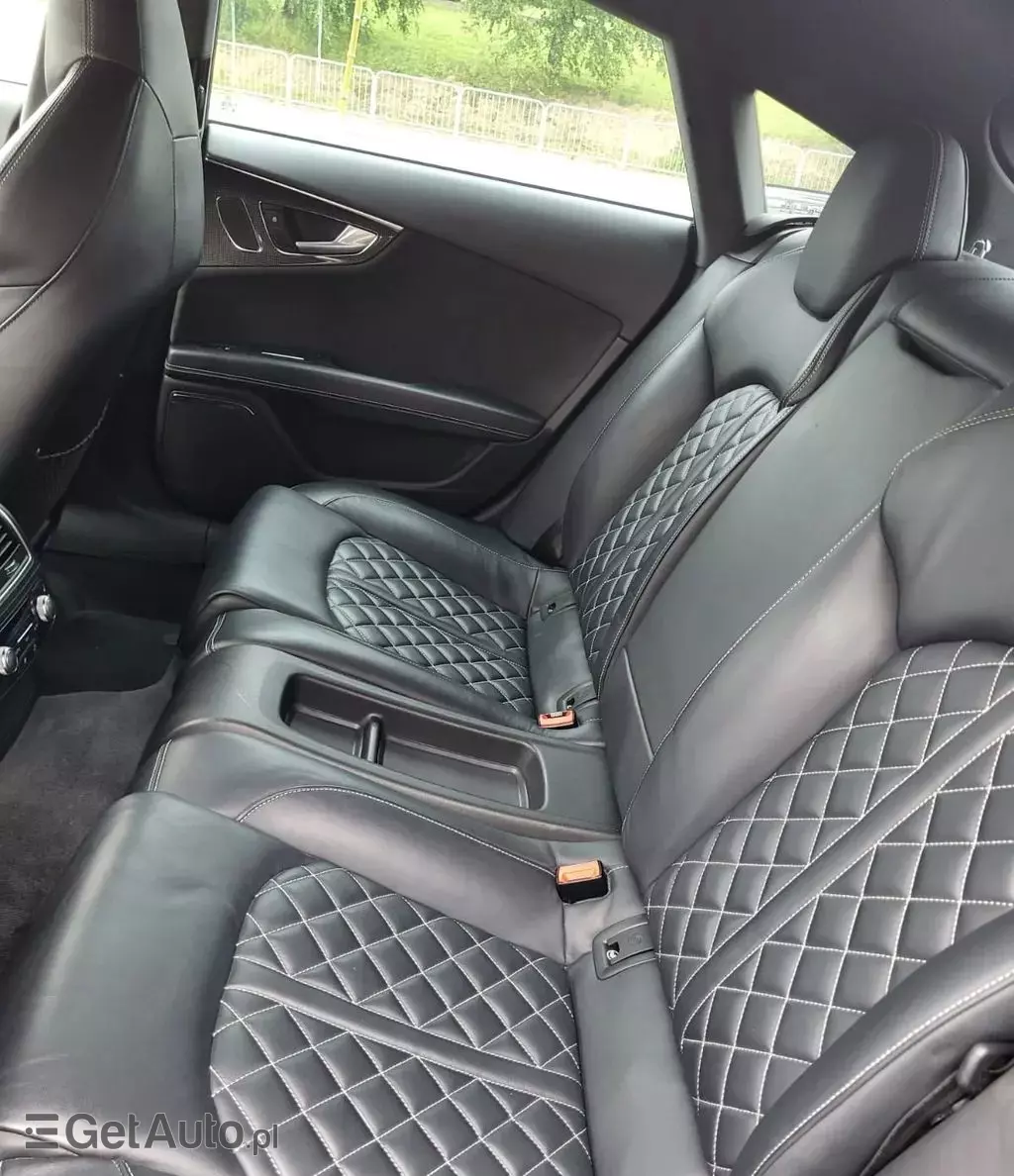 AUDI S7 