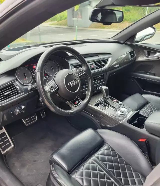 AUDI S7 