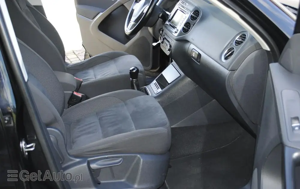 VOLKSWAGEN Tiguan 