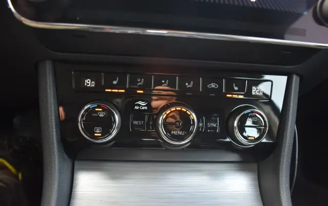 SKODA Superb 2.0 TDI SCR Ambition DSG