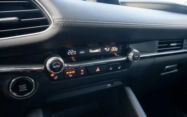 MAZDA 3 SKYACTIV-X 2.0 M-Hybrid 100th Anniversary