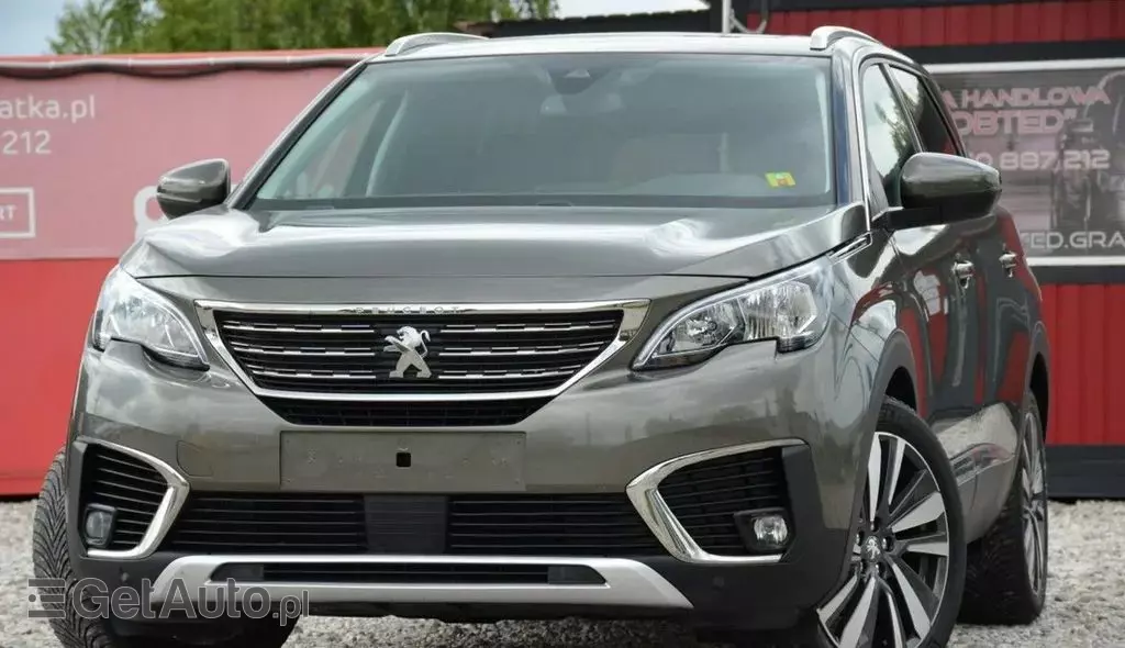 PEUGEOT 5008 