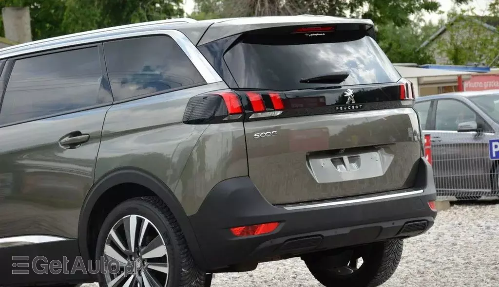 PEUGEOT 5008 