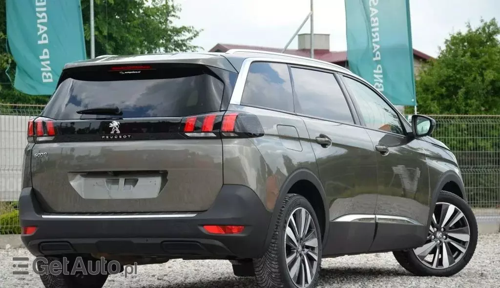 PEUGEOT 5008 