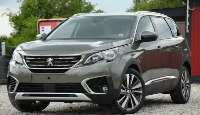 PEUGEOT 5008 