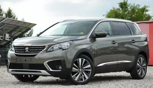PEUGEOT 5008 
