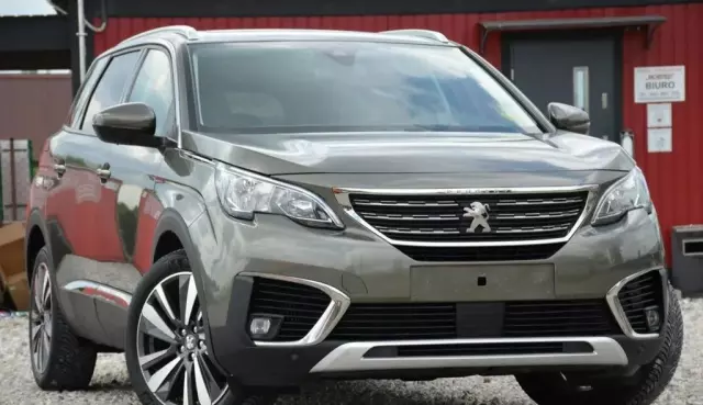 PEUGEOT 5008 