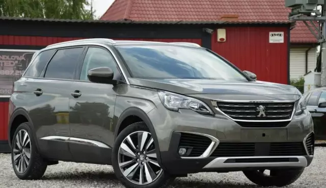PEUGEOT 5008 