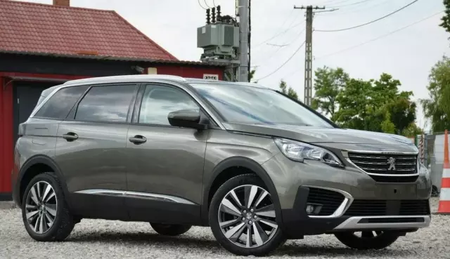 PEUGEOT 5008 