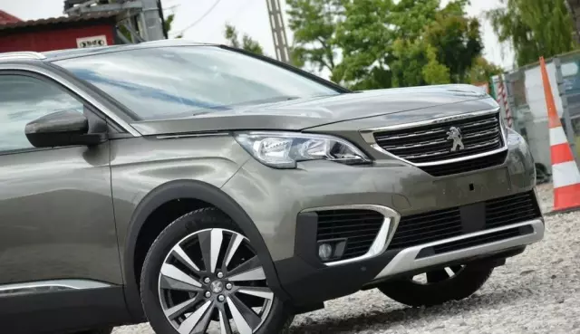 PEUGEOT 5008 
