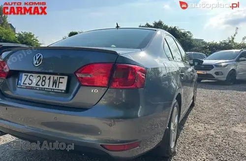 VOLKSWAGEN Jetta 