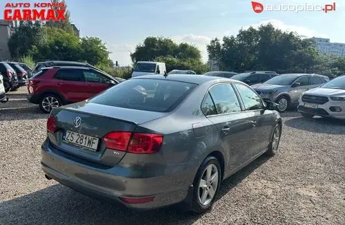 VOLKSWAGEN Jetta 
