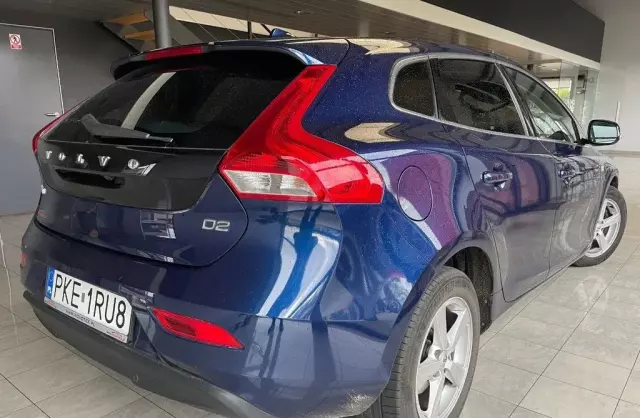 VOLVO V40 