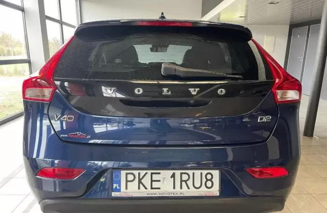 VOLVO V40 