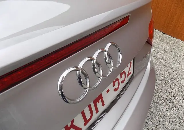 AUDI A5 Cabrio 2.0 TDI S tronic sport