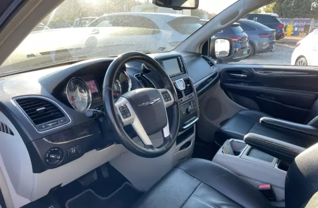 CHRYSLER Town & Country 