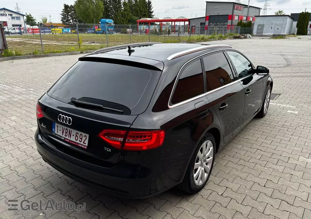 AUDI A4 