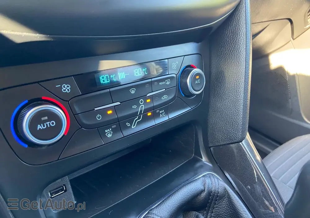 FORD Focus 1.0 EcoBoost Titanium