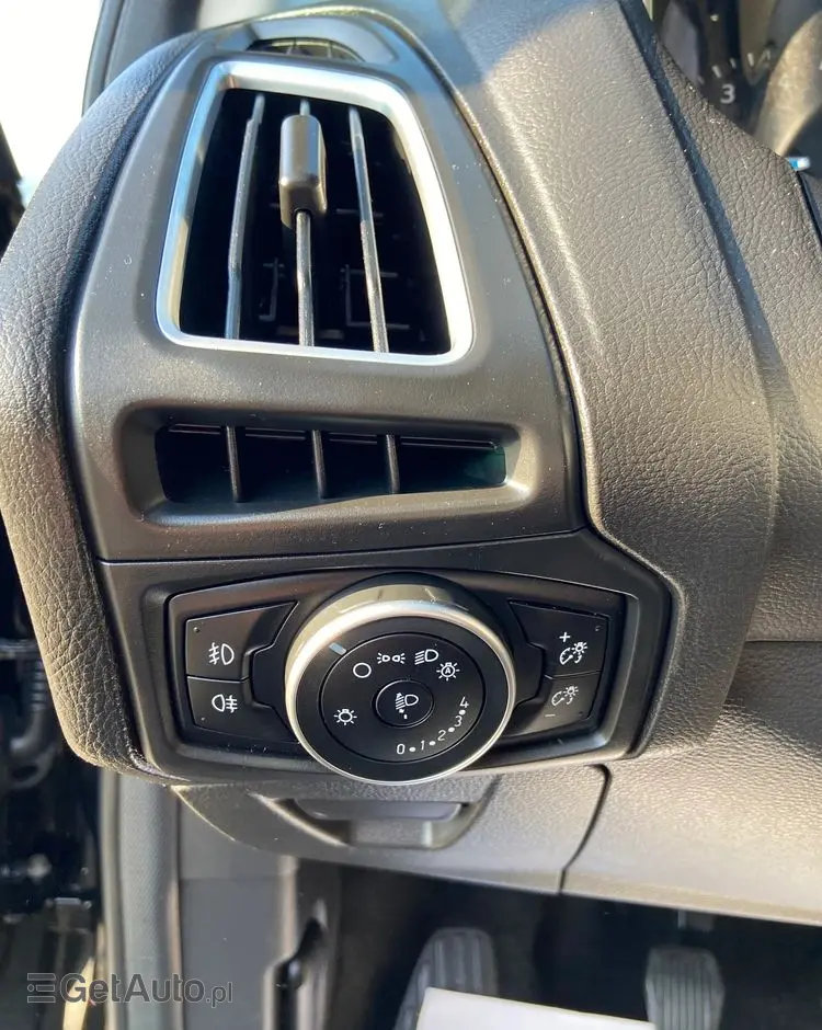 FORD Focus 1.0 EcoBoost Titanium