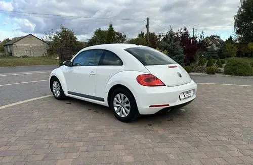 VOLKSWAGEN Beetle 
