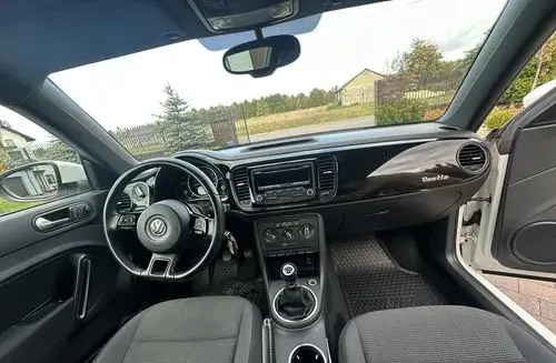 VOLKSWAGEN Beetle 