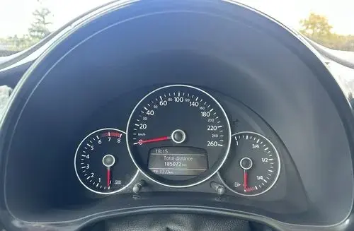 VOLKSWAGEN Beetle 