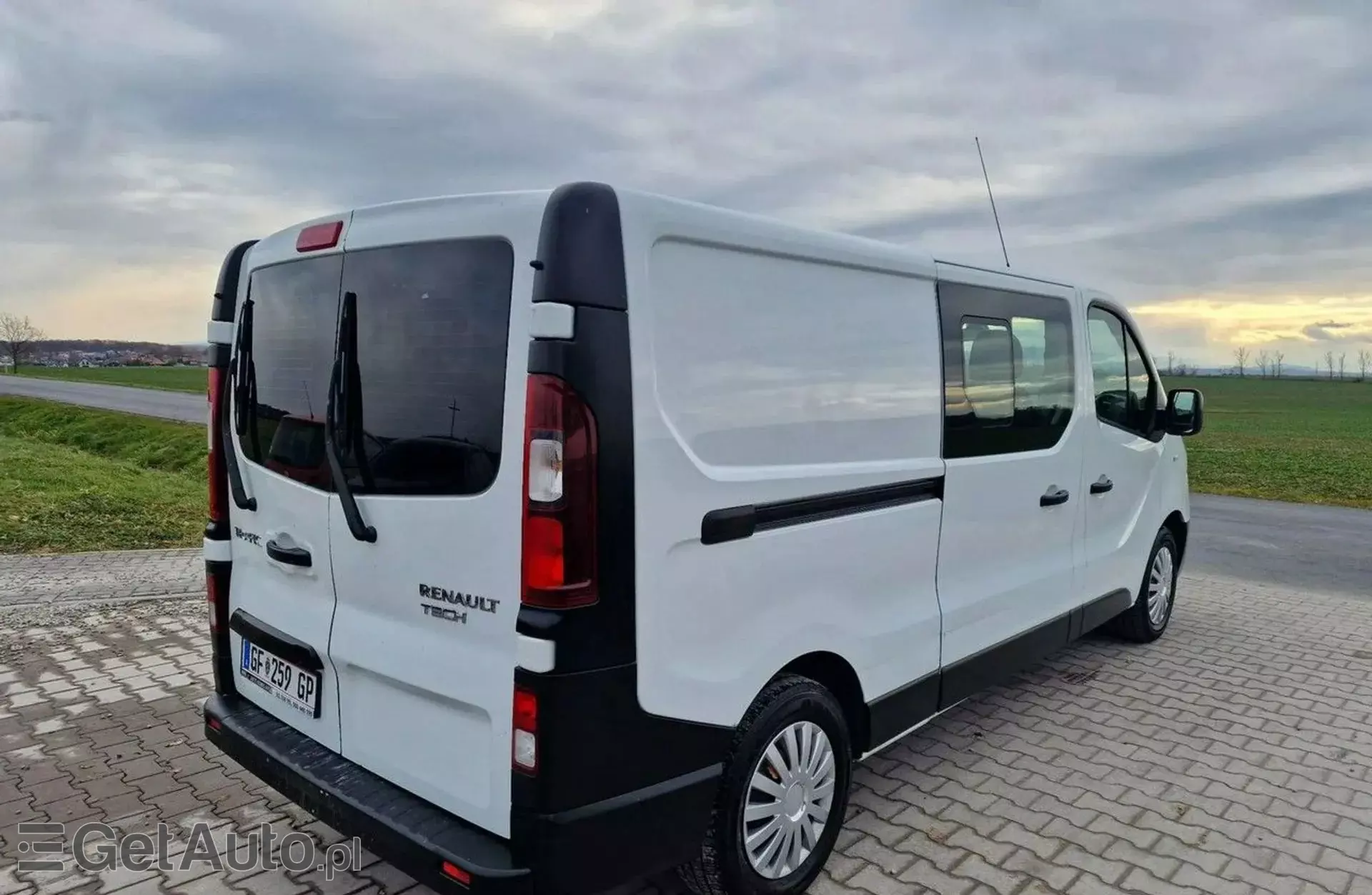 RENAULT Trafic 