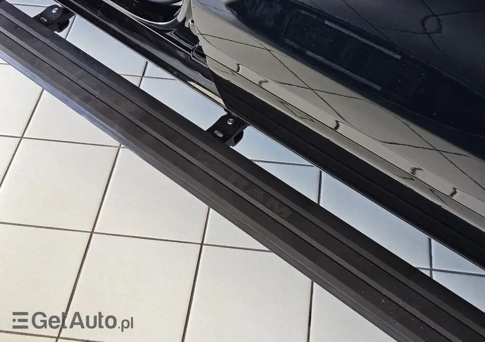 RAM 1500 5.7 Crew Cab Laramie