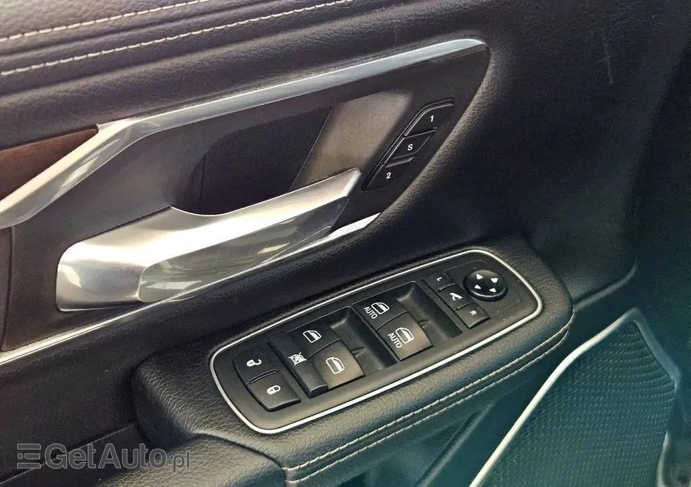 RAM 1500 5.7 Crew Cab Laramie