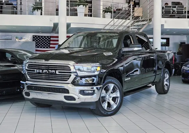 RAM 1500 5.7 Crew Cab Laramie