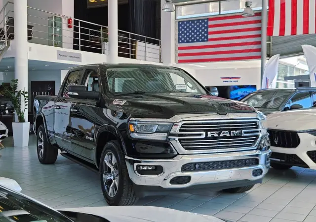 RAM 1500 5.7 Crew Cab Laramie