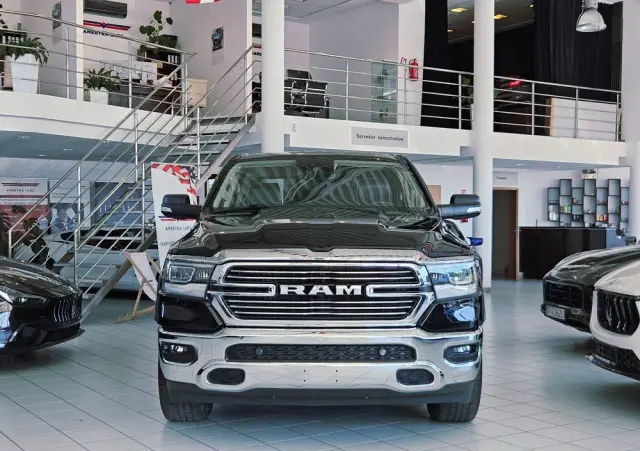 RAM 1500 5.7 Crew Cab Laramie