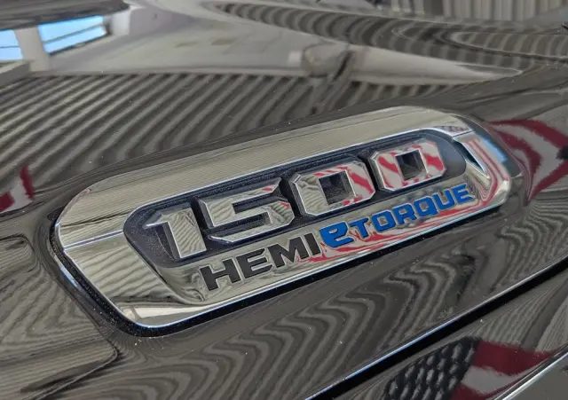 RAM 1500 5.7 Crew Cab Laramie