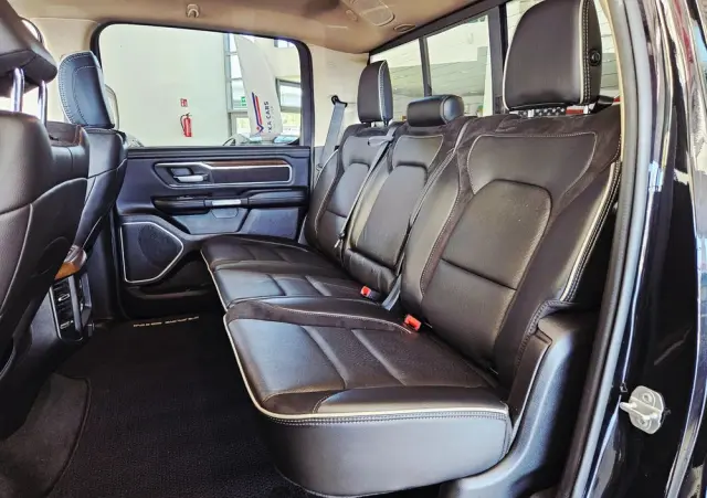 RAM 1500 5.7 Crew Cab Laramie