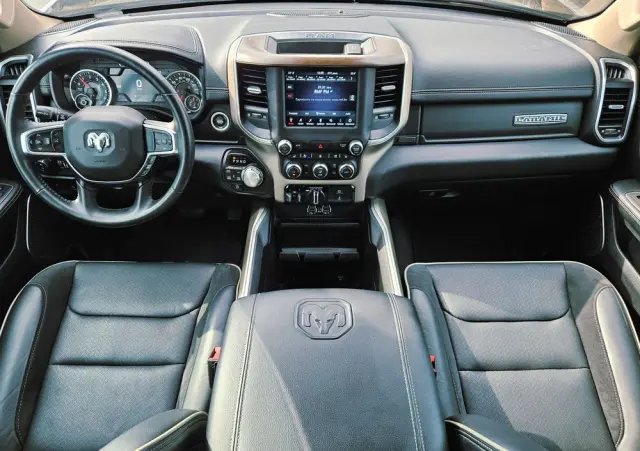 RAM 1500 5.7 Crew Cab Laramie