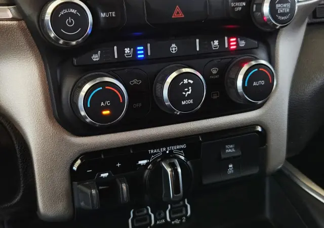 RAM 1500 5.7 Crew Cab Laramie