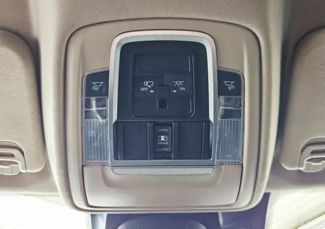 RAM 1500 5.7 Crew Cab Laramie