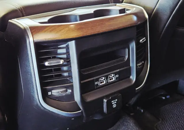 RAM 1500 5.7 Crew Cab Laramie