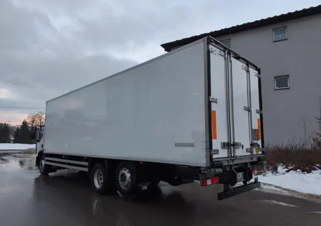 RENAULT PREMIUM 26.380 6X2 CHŁODNIA IZOTERMA 23 PALETY 
