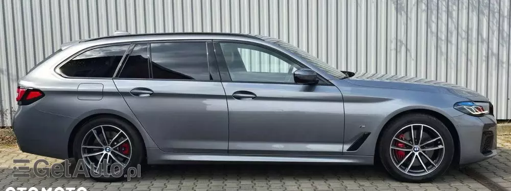 BMW Seria 5 520d xDrive Touring M Sport Edition