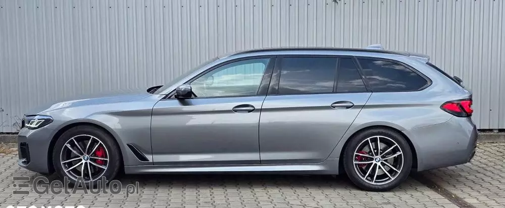 BMW Seria 5 520d xDrive Touring M Sport Edition