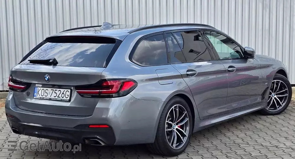 BMW Seria 5 520d xDrive Touring M Sport Edition