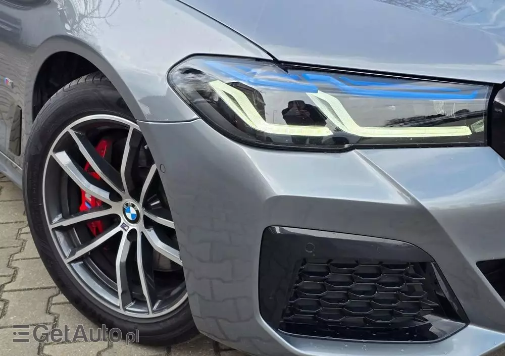 BMW Seria 5 520d xDrive Touring M Sport Edition