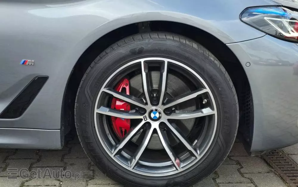 BMW Seria 5 520d xDrive Touring M Sport Edition